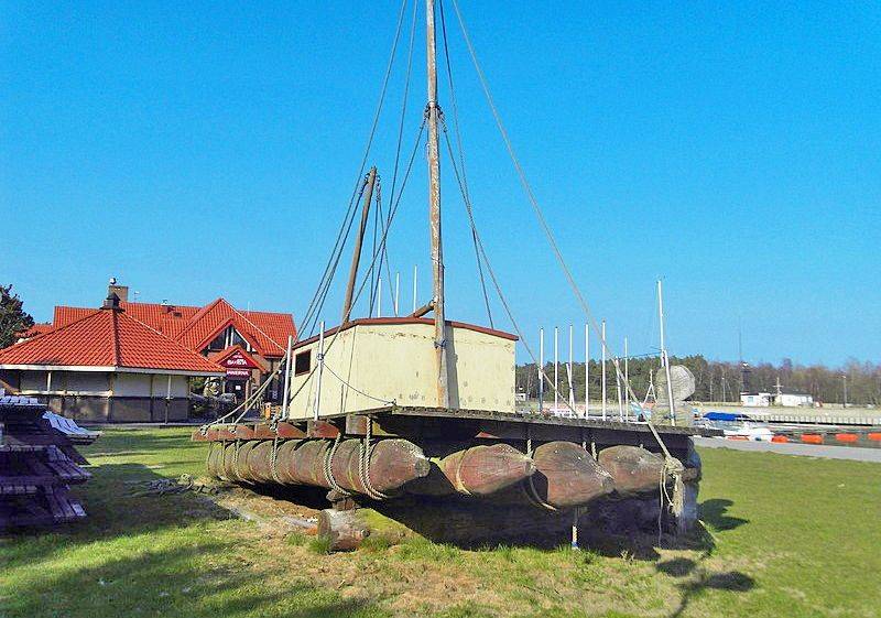 Replika Świerkowej Tratwy